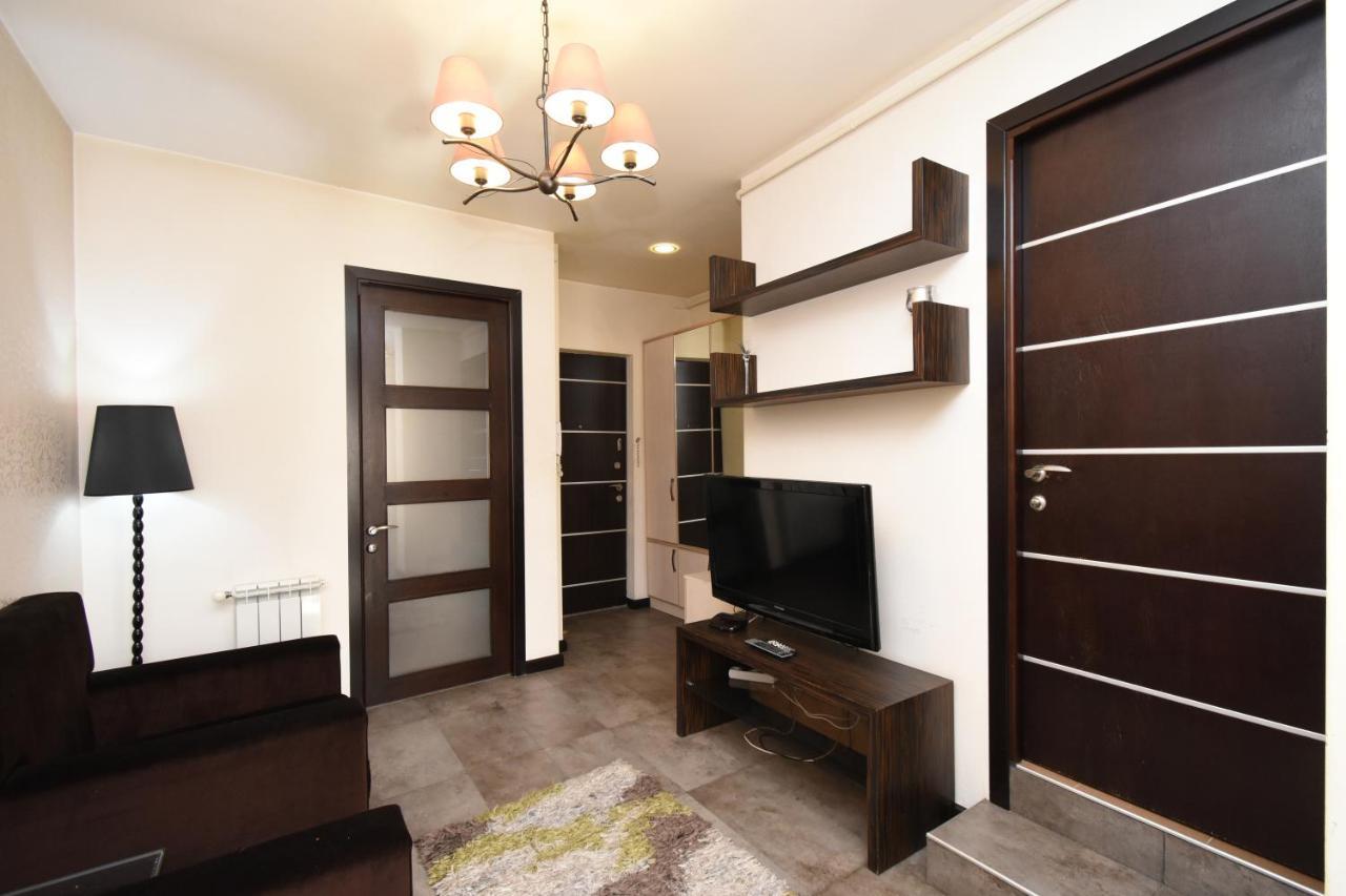 Galaxy Inn Luxury Hostel In Center Yerevan Exterior photo