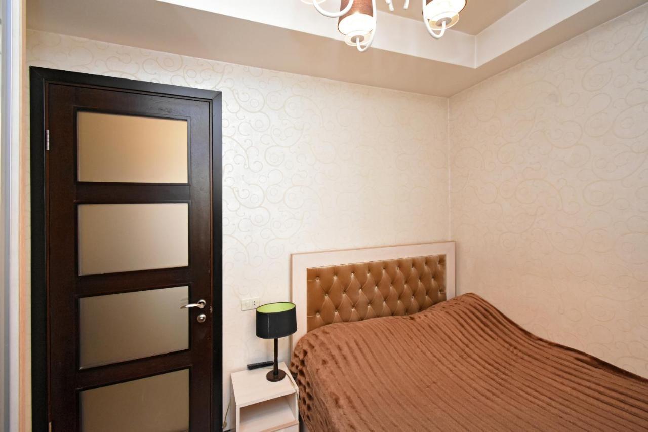 Galaxy Inn Luxury Hostel In Center Yerevan Exterior photo