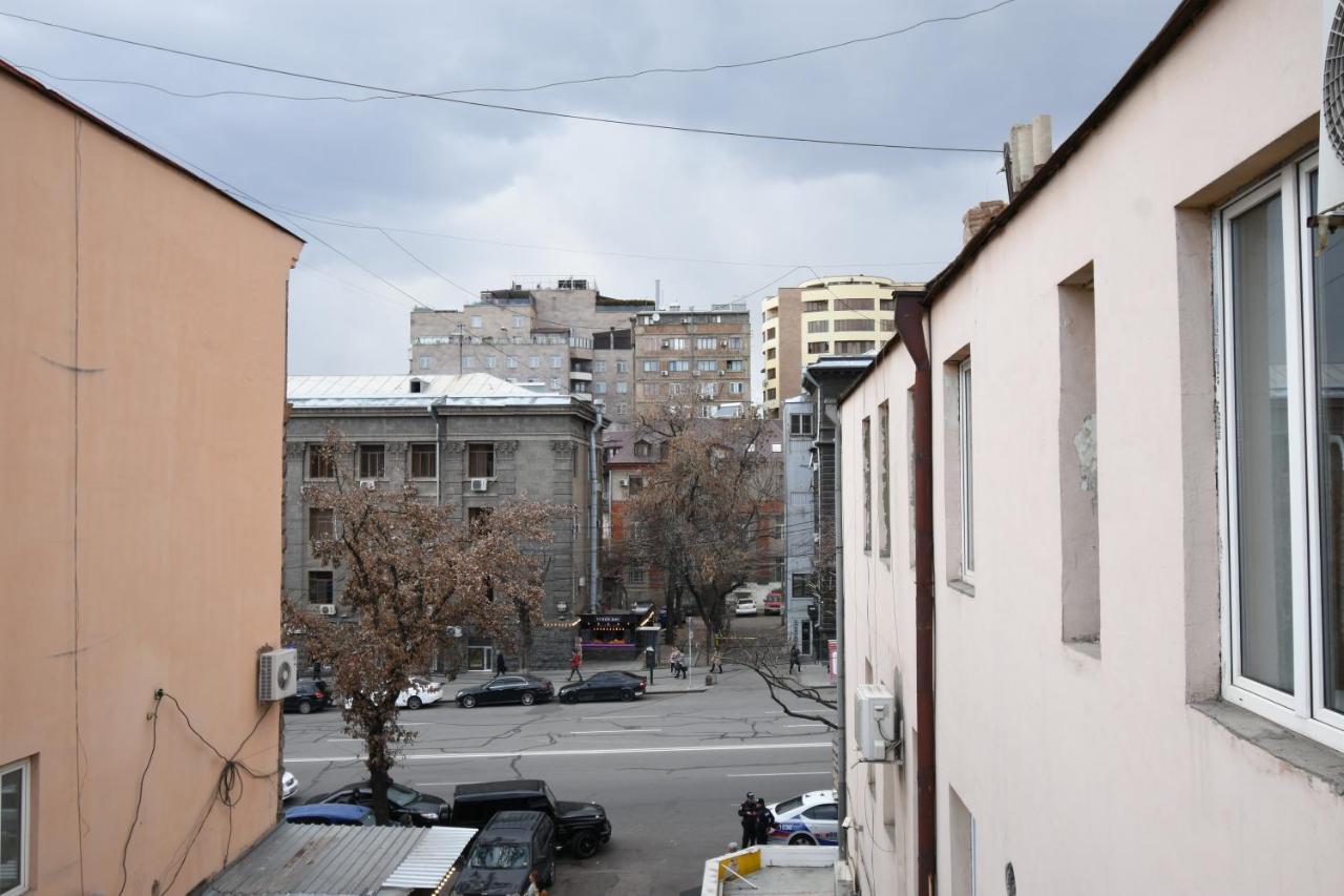 Galaxy Inn Luxury Hostel In Center Yerevan Exterior photo