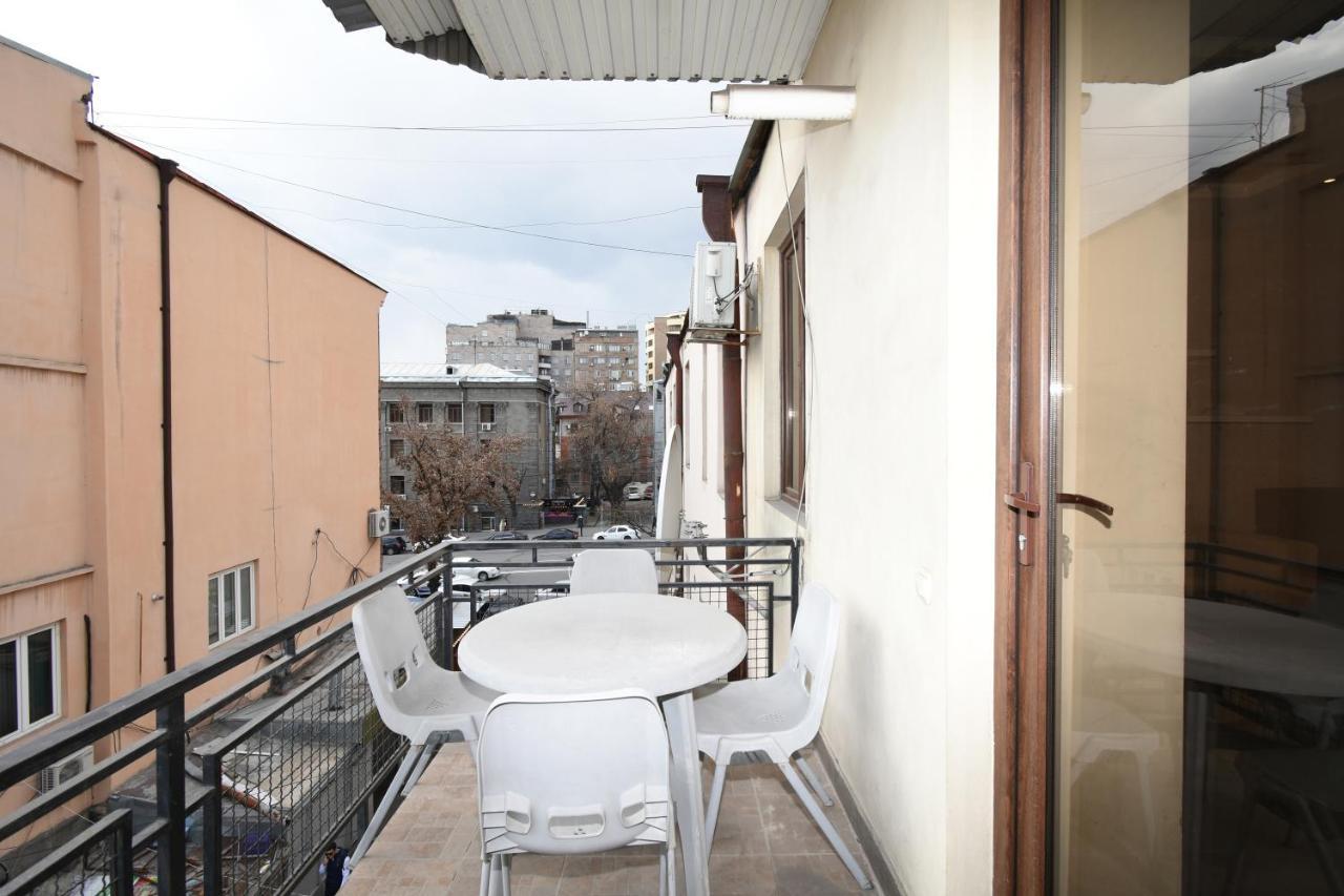 Galaxy Inn Luxury Hostel In Center Yerevan Exterior photo