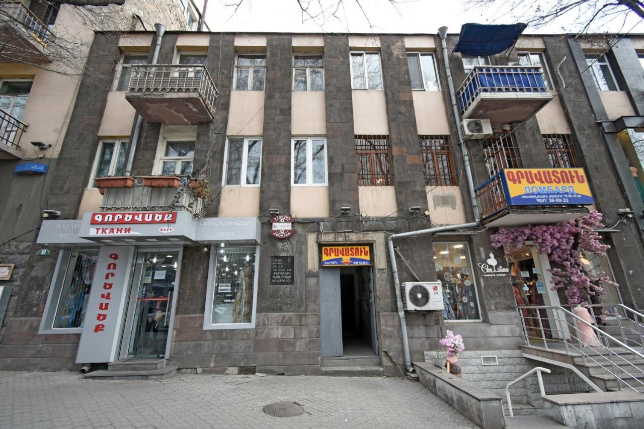 Galaxy Inn Luxury Hostel In Center Yerevan Exterior photo