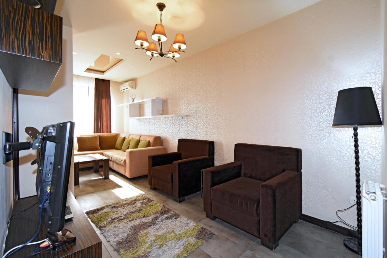 Galaxy Inn Luxury Hostel In Center Yerevan Exterior photo